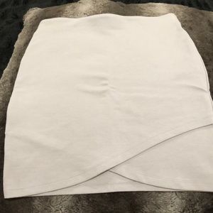 Aritzia Talula skirt never worn size xs